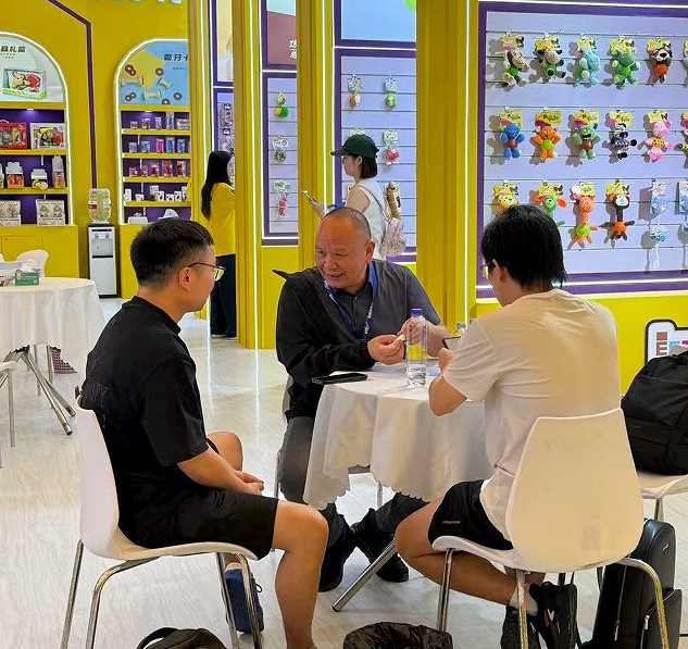 时搏在线登录科技亮相2025上海亚宠展，从“制造”向“品牌+生态”战略升级